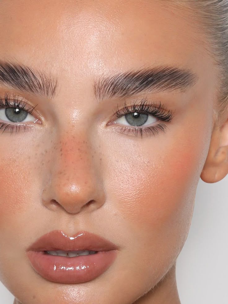 Browlift sur peau grasse : tout ce qu'il faut savoir pour un résultat qui tient