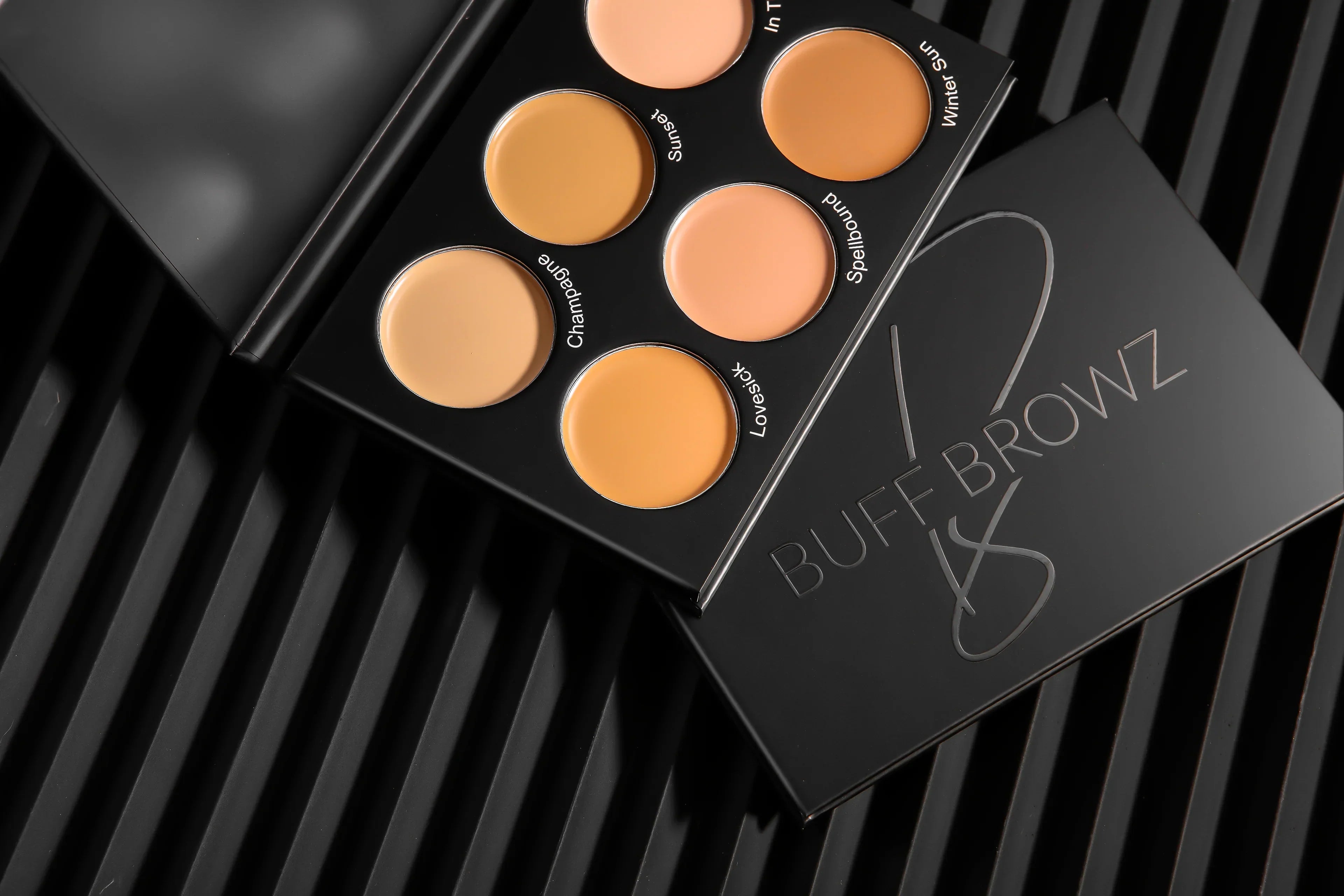 Palette Bare Necessities : l’outil parfait pour des sourcils impeccables