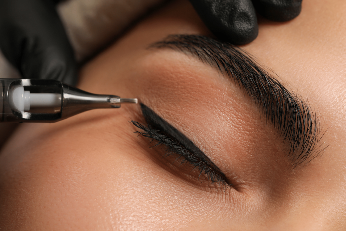 Devenir artiste en maquillage permanent : formation et étapes