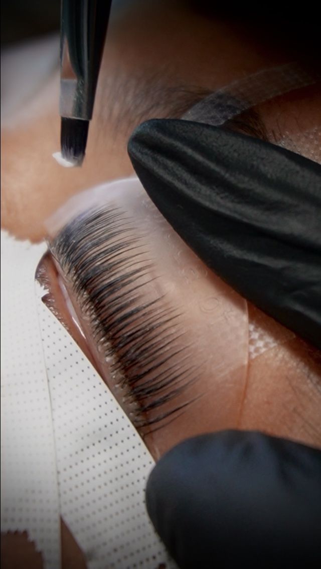 Lash lift coréen sur cils fragiles et abîmés : est-ce possible en 2026 ?